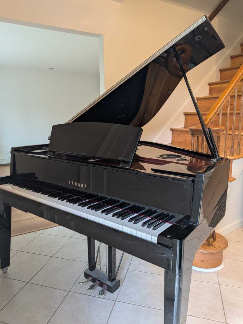 Yamaha Hybrid Grand in excellent condition 