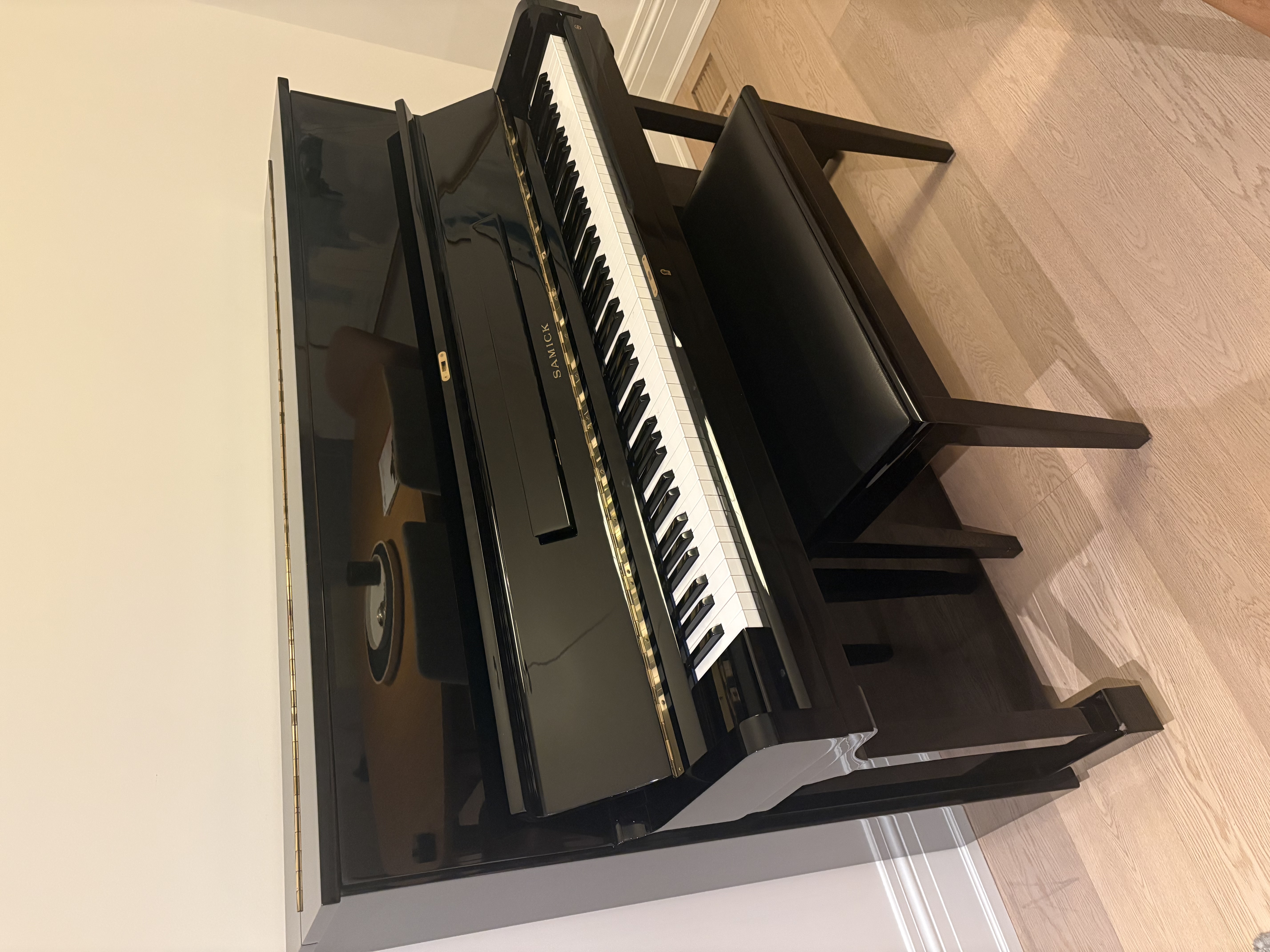 Beautiful Samick Upright in perfect shape 
