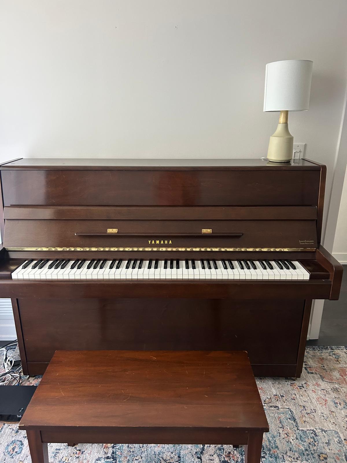 Yamaha Piano - Serial# B160724 - Great condition