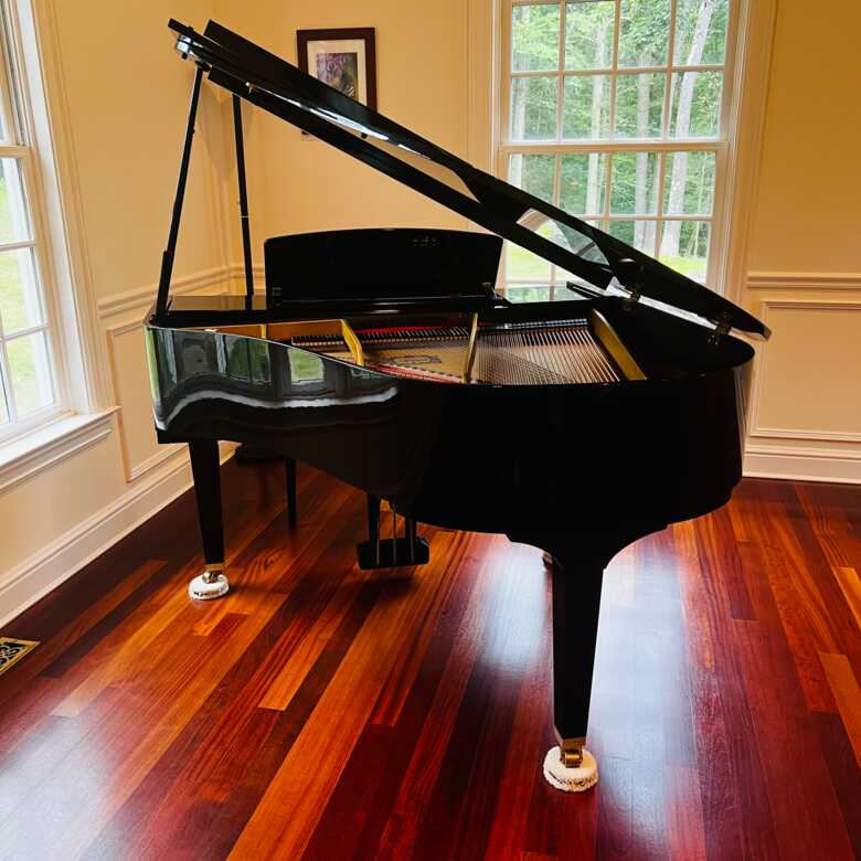 Yamaha GH1 5'3" Baby Grand Piano Ebony Black 
