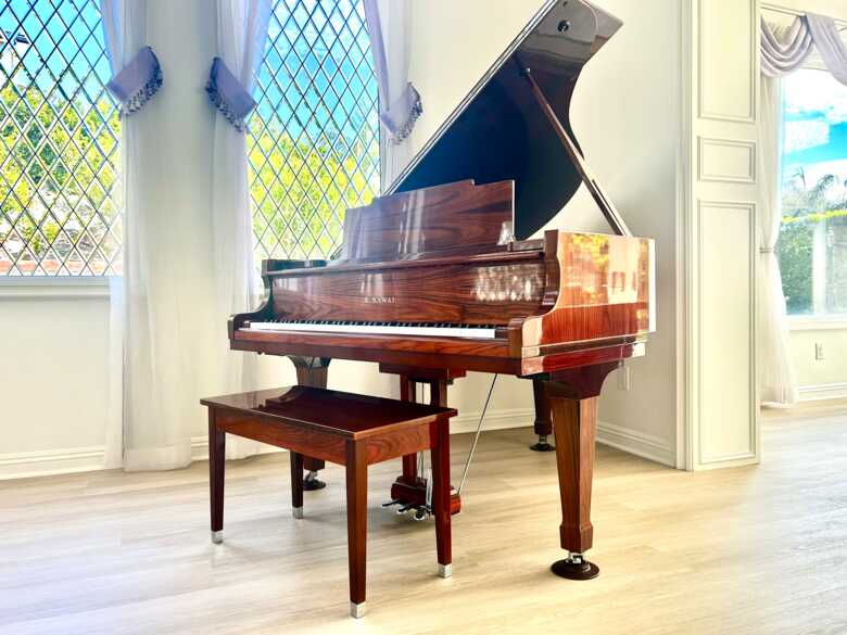 Kawaii Baby Grand Rosewood Piano