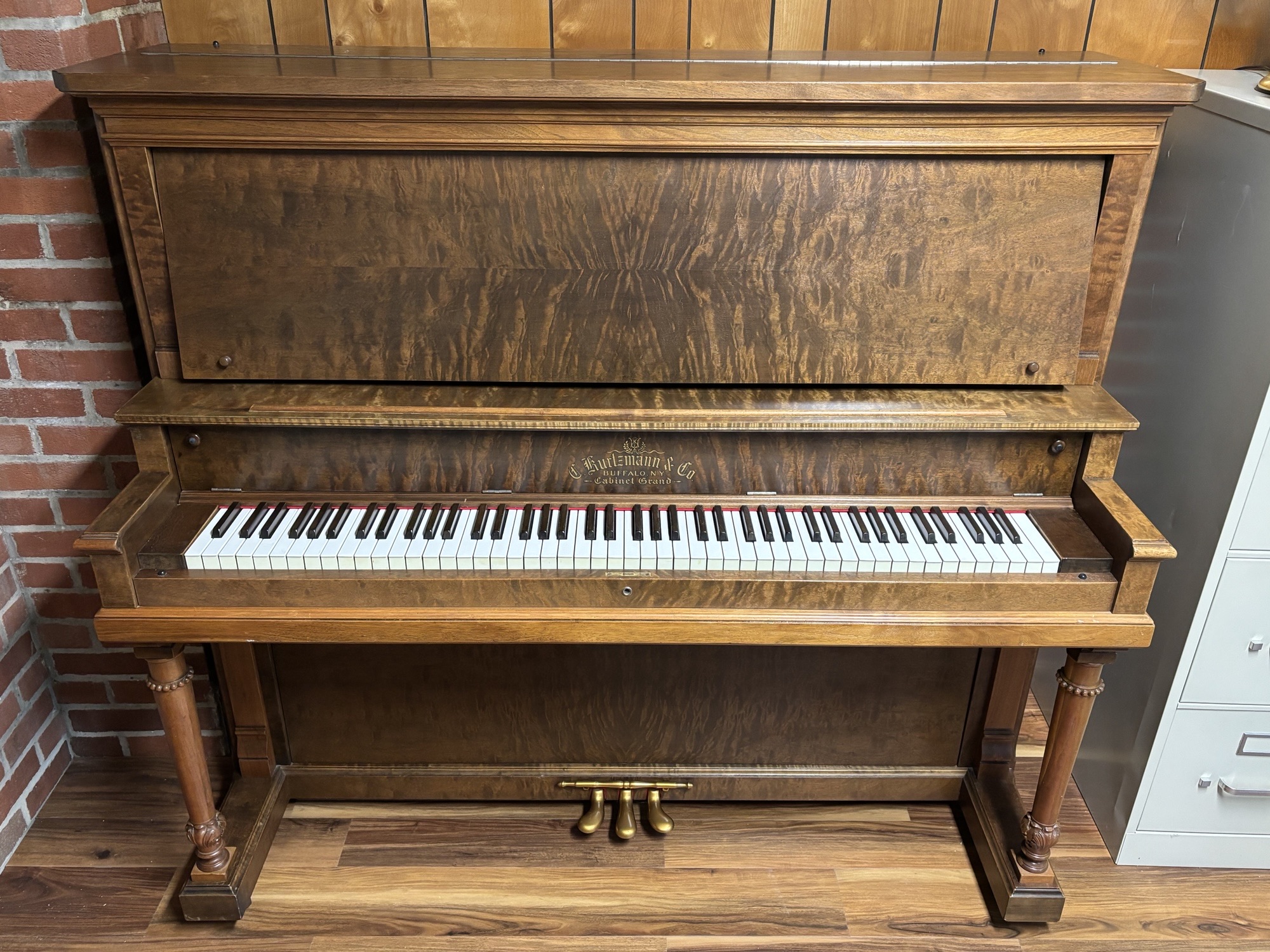 Kurtzmann and Company  Cabinet Grand