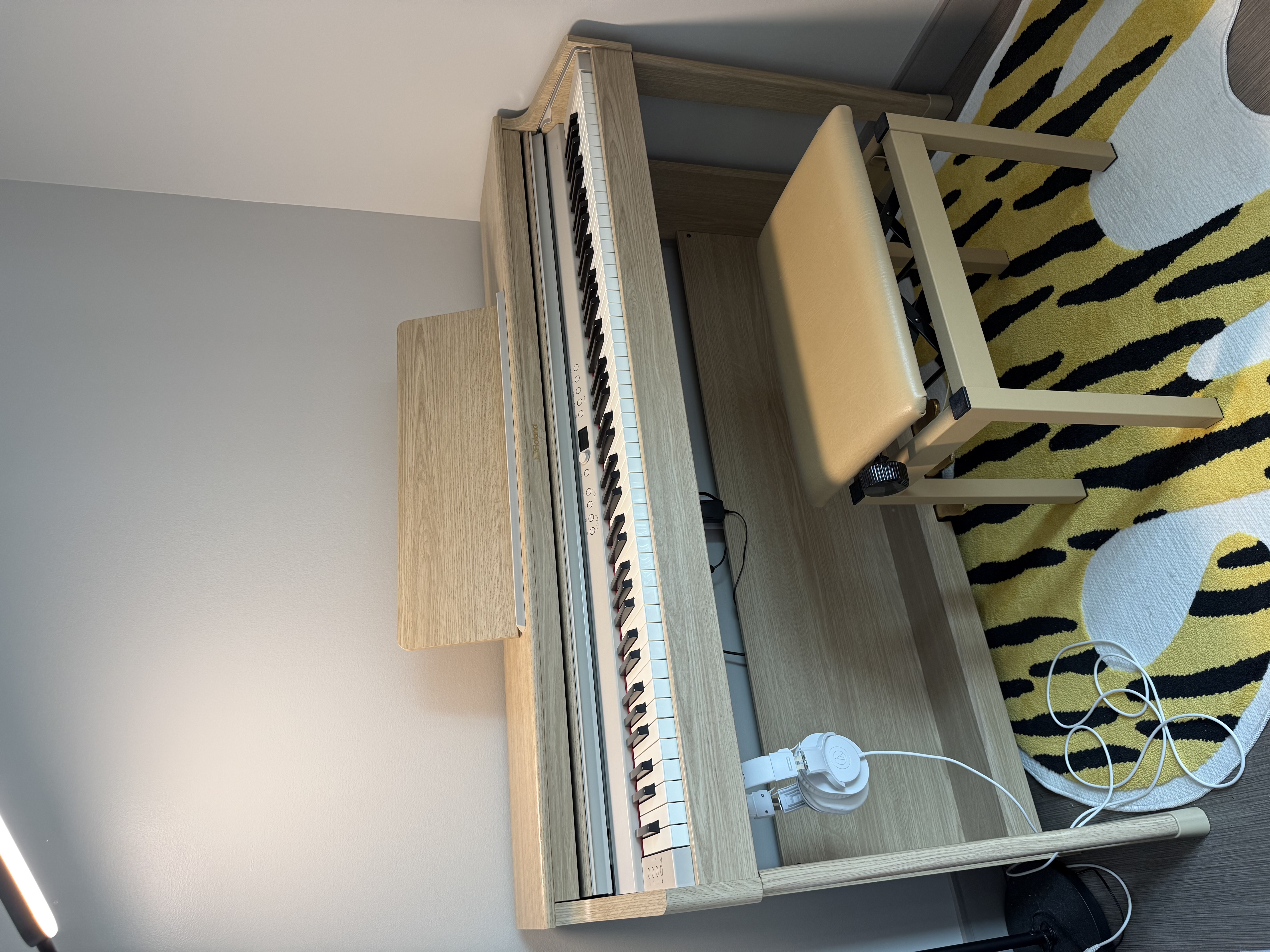 Roland RP701 Digital Piano Oak – Excellent Condition!!!