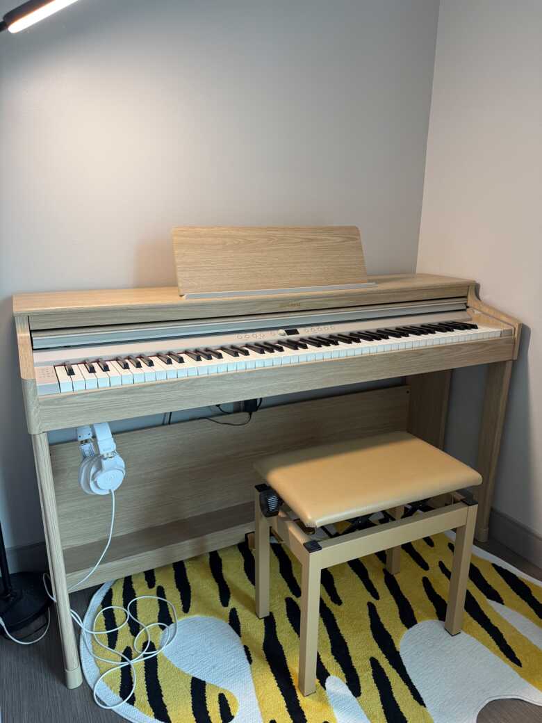 Roland RP701 Digital Piano Oak – Excellent Condition!!!