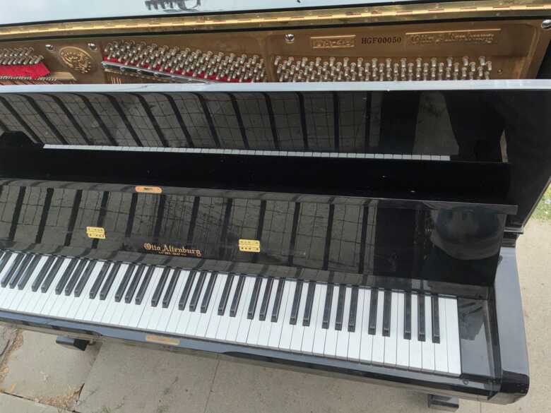 Elegant Otto Altenburg 48" Professional Upright Piano – Poli