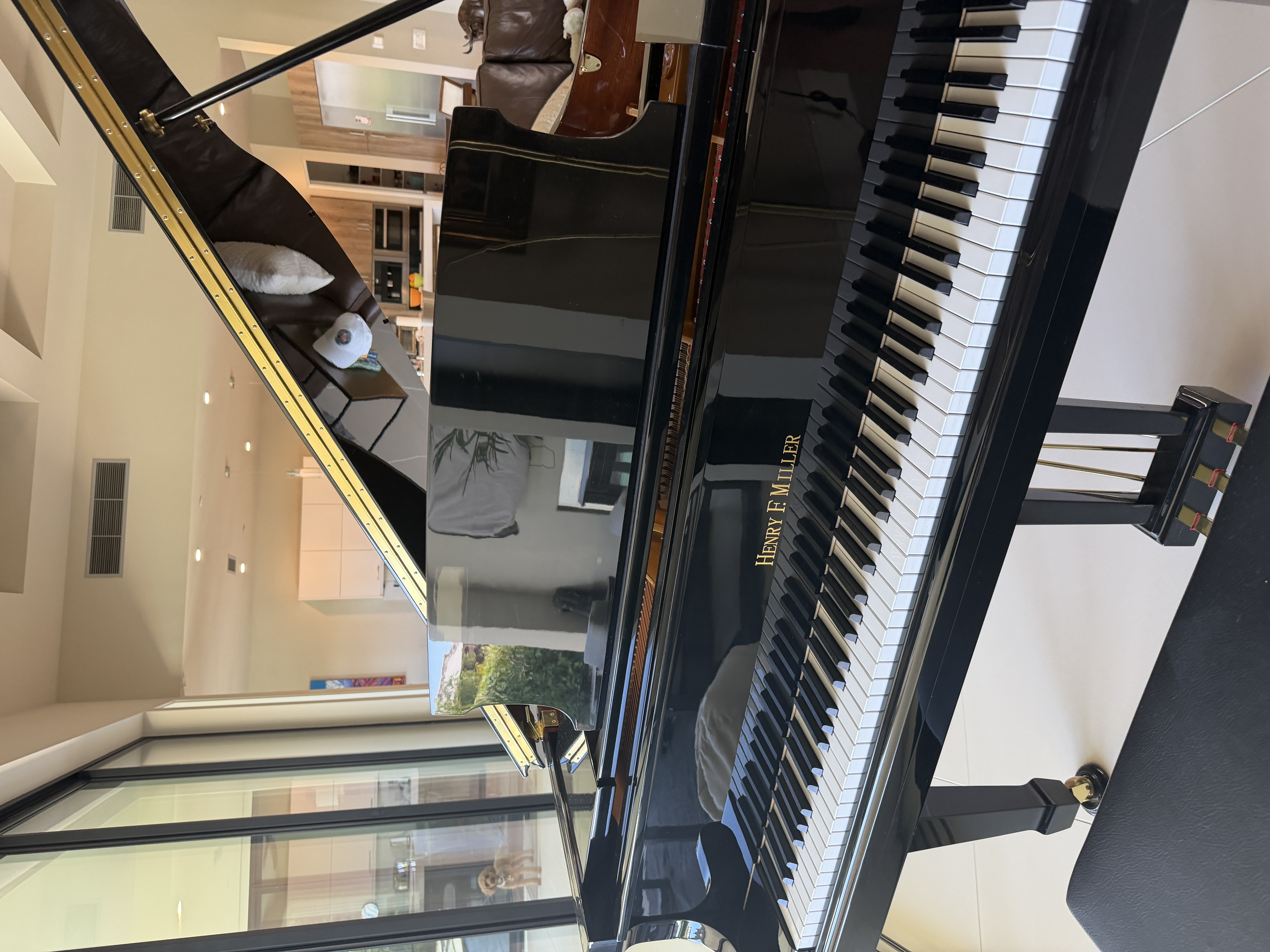 Beautiful, hardly used baby grand piano!