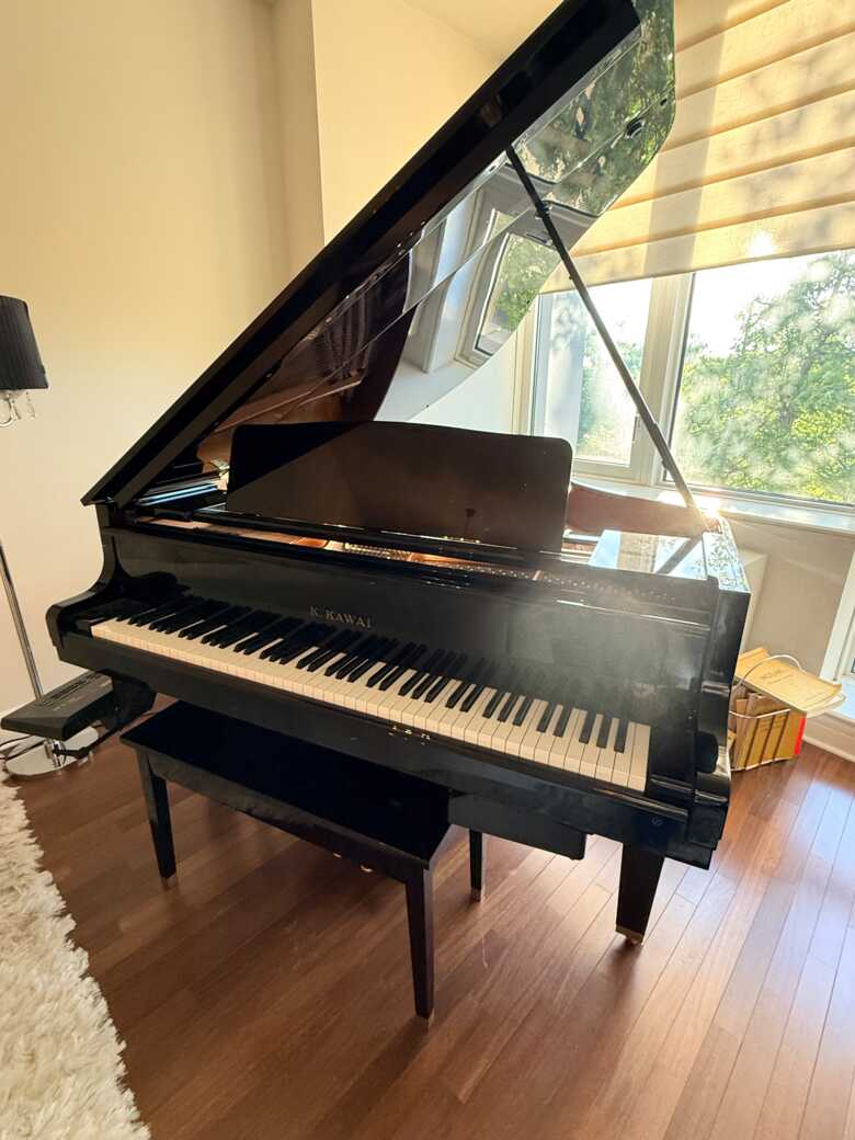 KAWAI BABY GRAND 5’1 high gloss black finish -great condtion