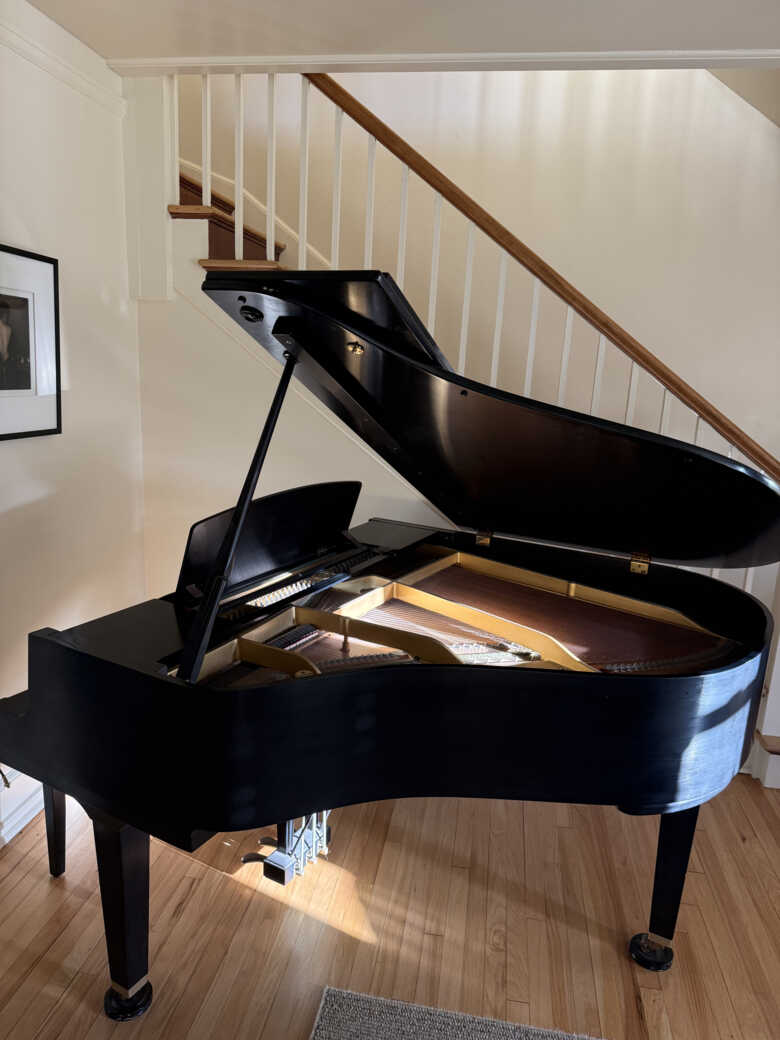 1971 Yamaha G1 Baby Grand Piano – High Gloss Ebony – Made in