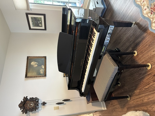 Yamaha Grand Piano Excellent Condition 