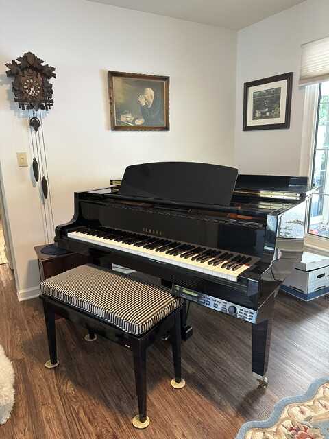 Yamaha Grand Piano Excellent Condition 