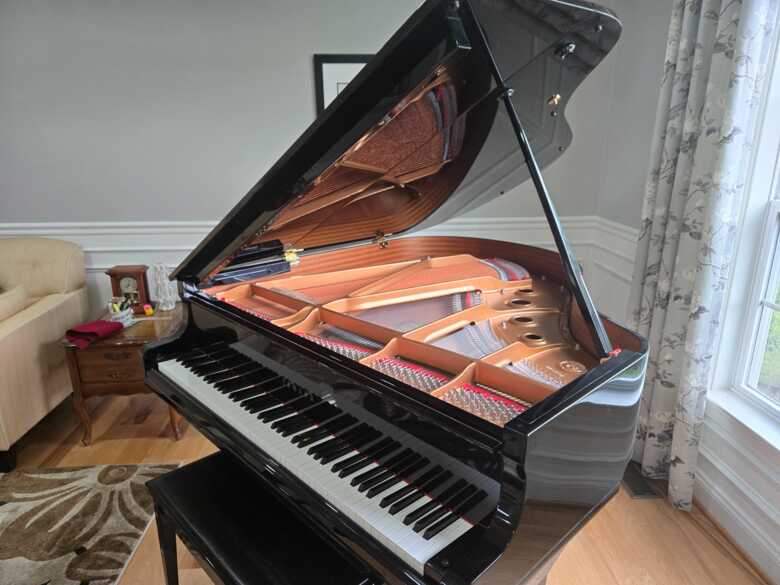 Yamaha GC1 Baby Grand Piano (2004, Made in Japan)