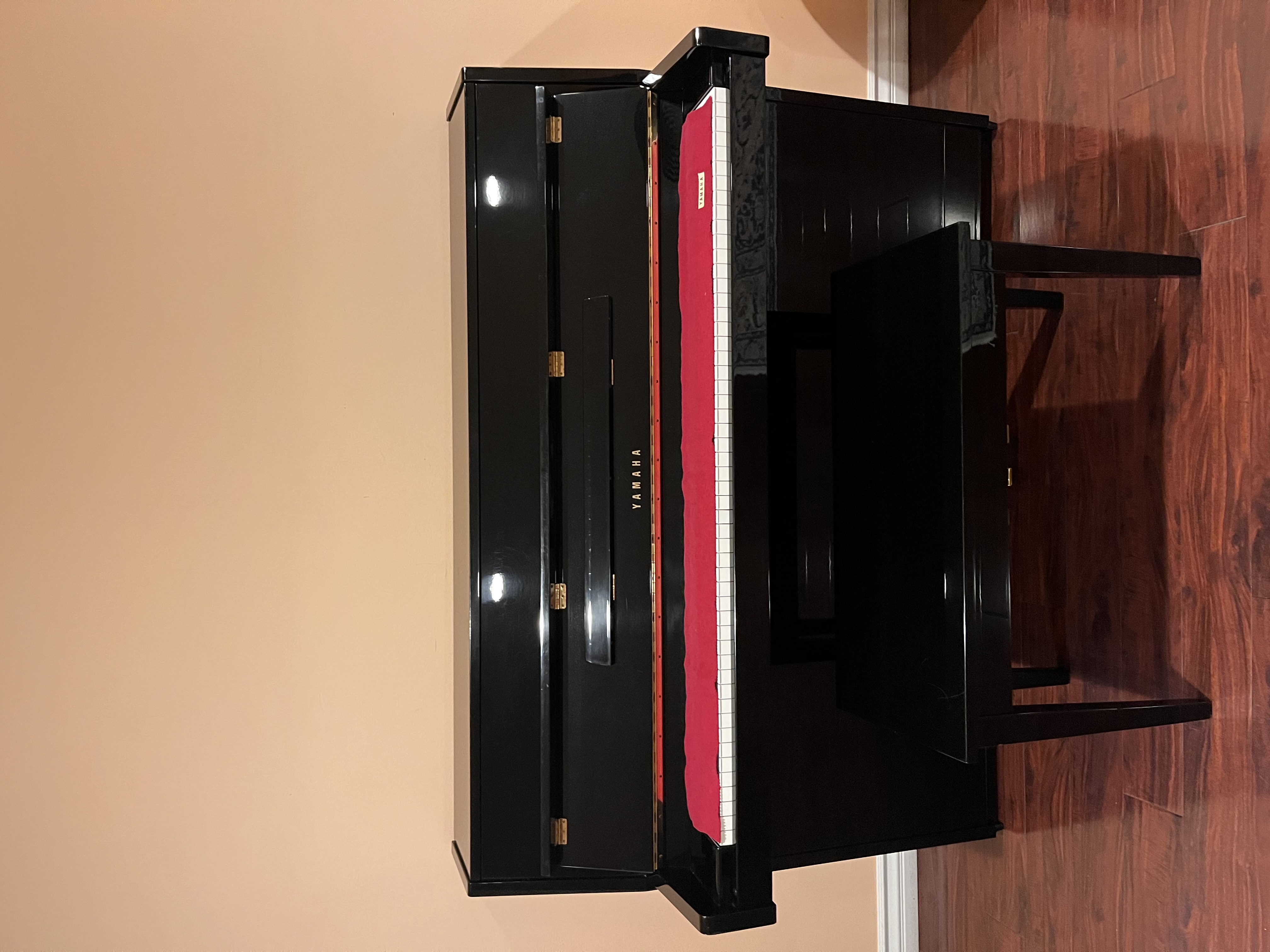 Yamaha LU11 Upright Piano – Excellent Condition