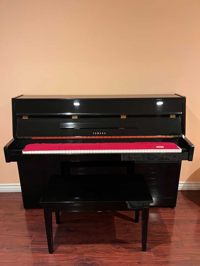 Yamaha LU11 Upright Piano – Excellent Condition