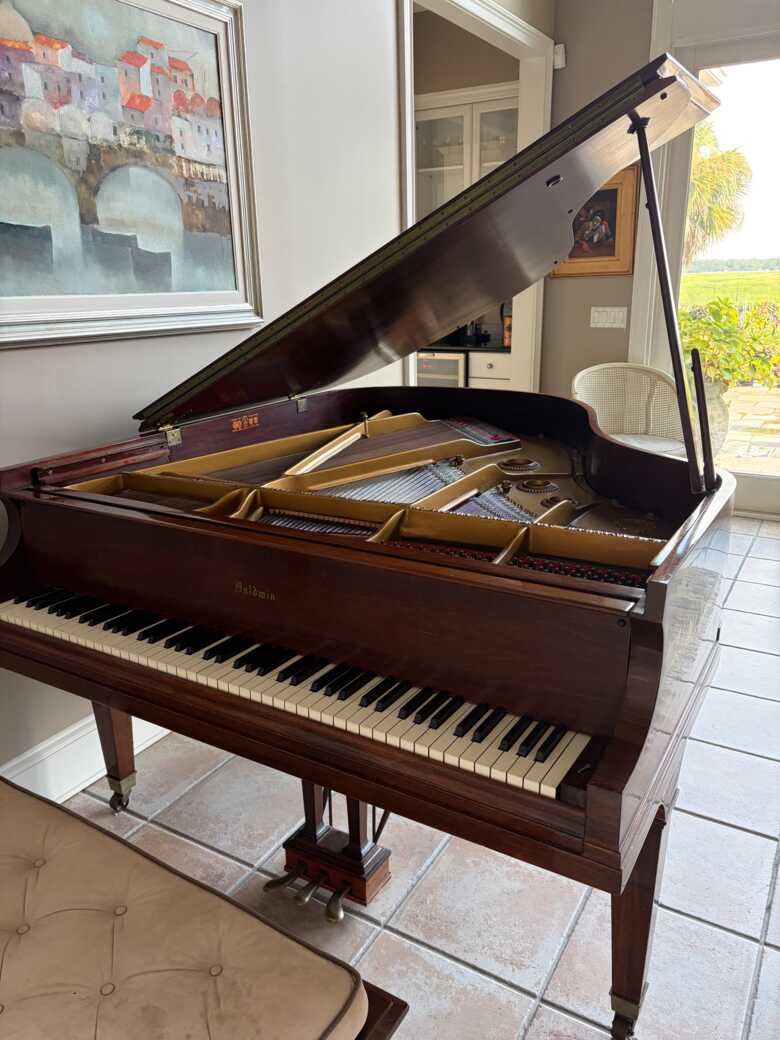 Beautiful Baldwin grand piano in perfect condition