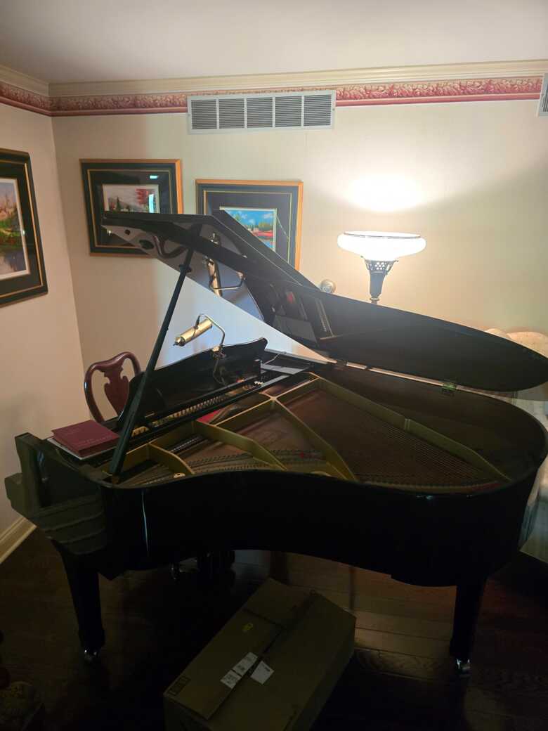 Yamaha G2R baby grand piano