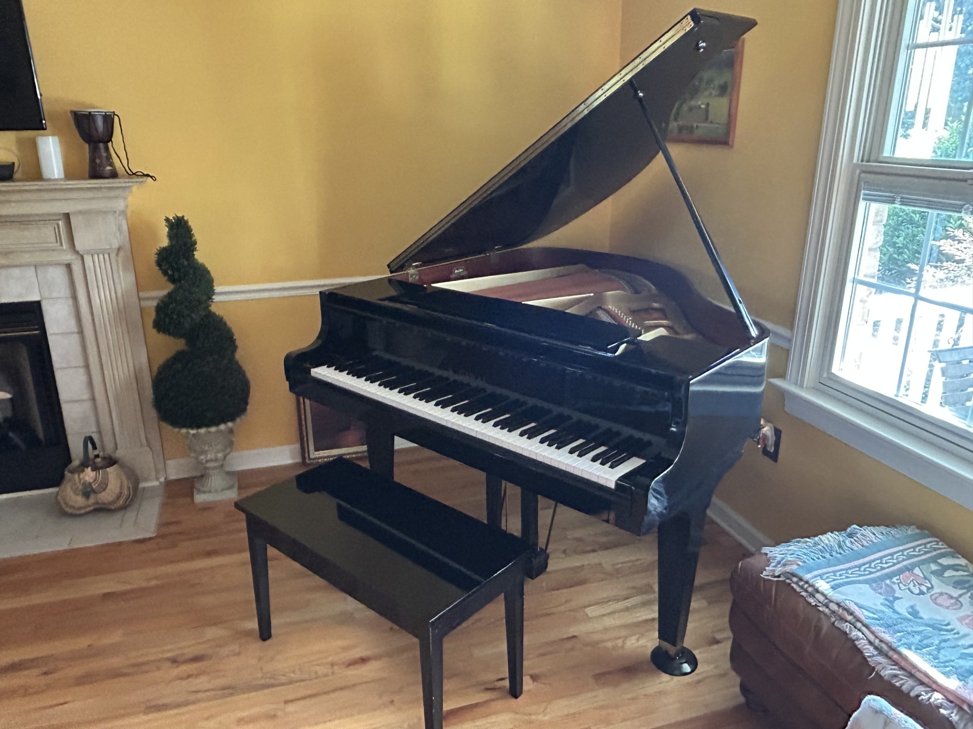 Kawai GM-10 Baby Grand Piano - Good Condition