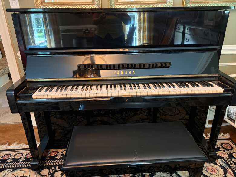 Beautiful High Gloss Yamaha U1 upright piano