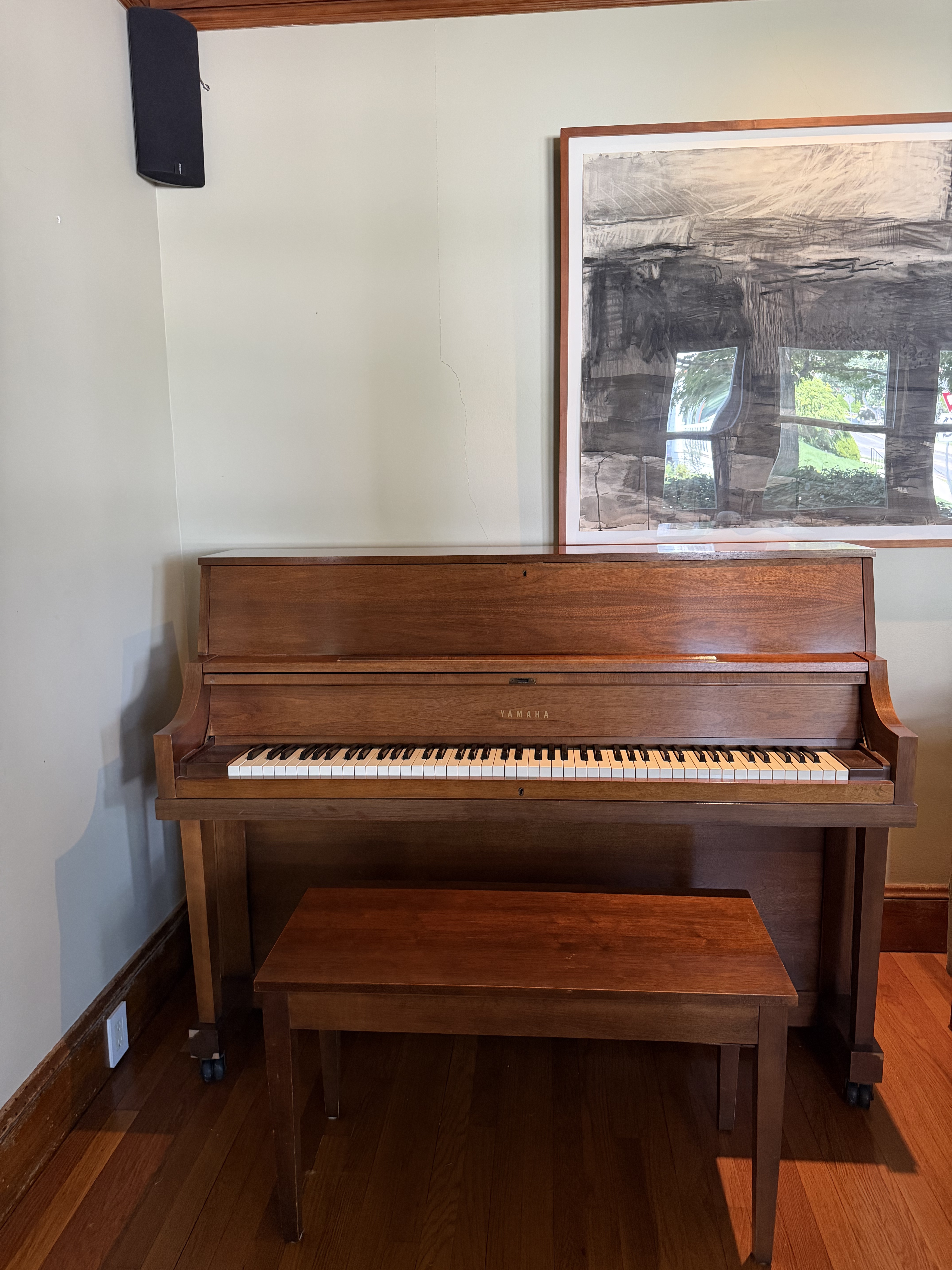 Yamaha P202 Studio Upright Piano (45" Walnut)