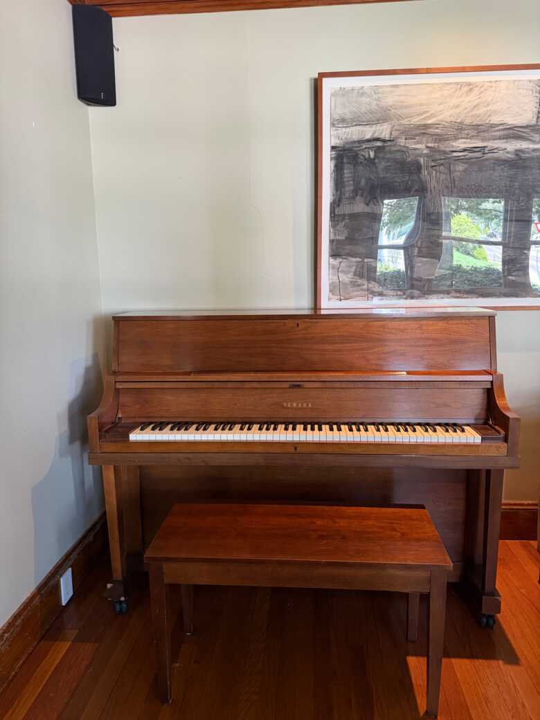 Yamaha P202 Studio Upright Piano (45" Walnut)