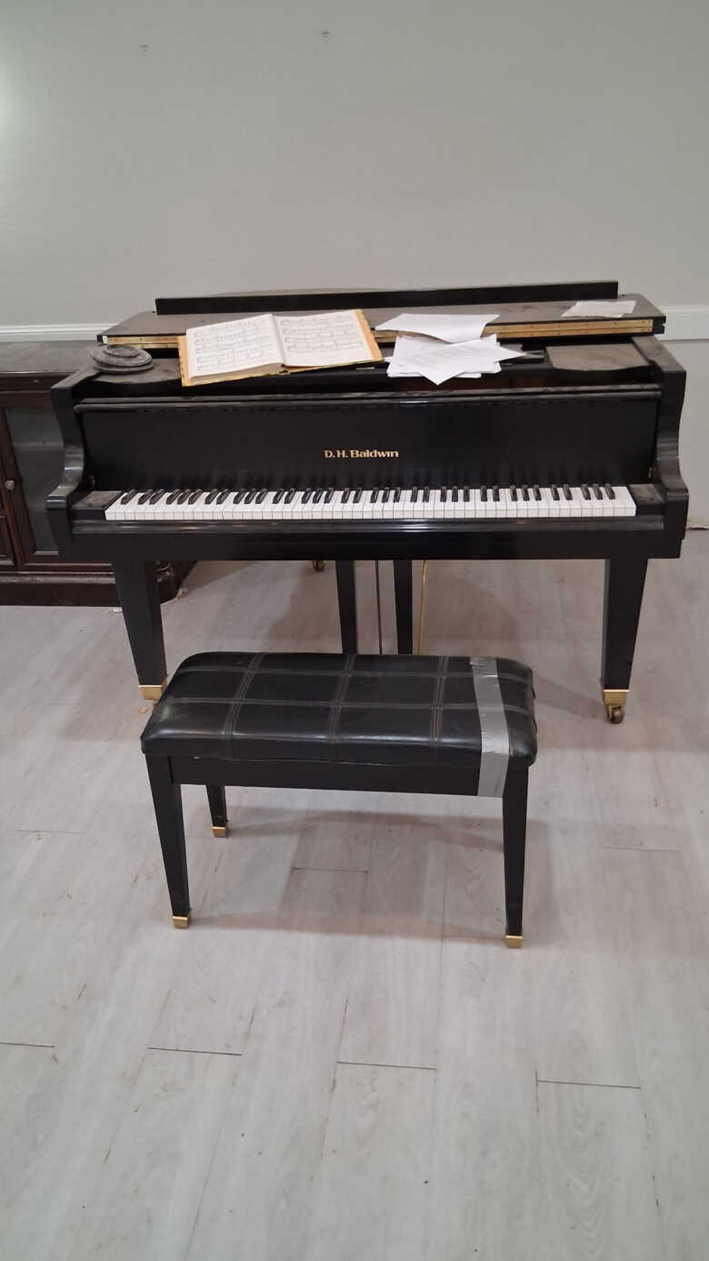 Beautiful Baldwin grand piano C152
