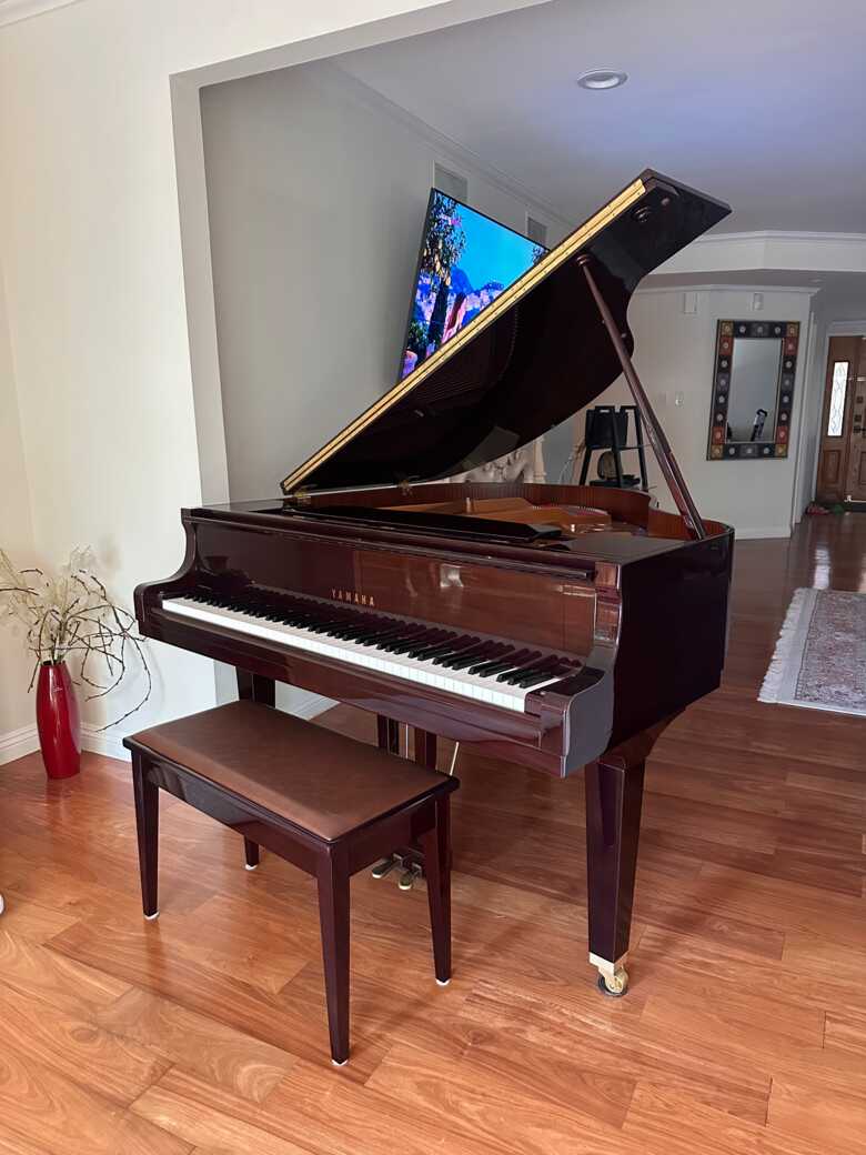 Baby Grand 1 YAMAHA Mahogany High Gloss Finish