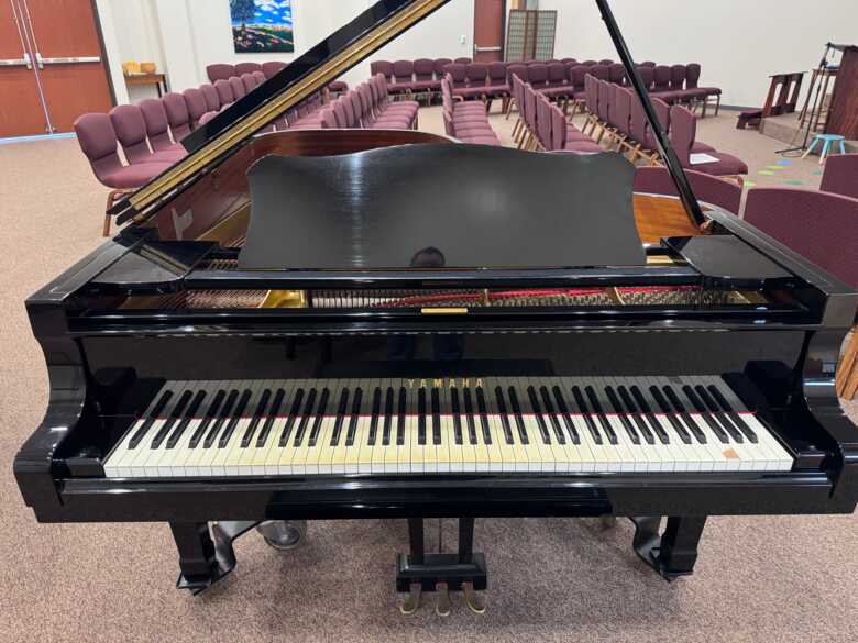 Yamaha C7 Grand Piano — 7'6" Conservatory Series — Polished 