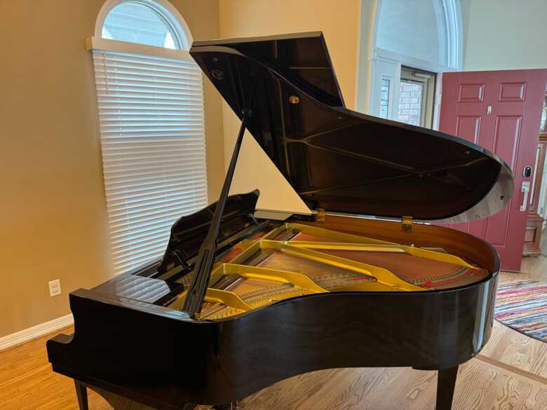 Exceptional Sound & Condition Yamaha Ebony Grand