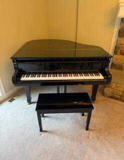 1989 Baby Grand Piano Polished Black Ebony