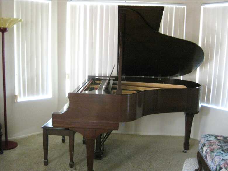 Family Owned 4 generations Steinway M