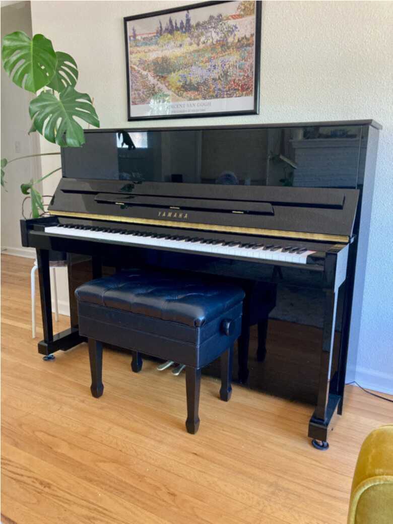 Yamaha T118 Professional Upright Piano – Plays beautifully!
