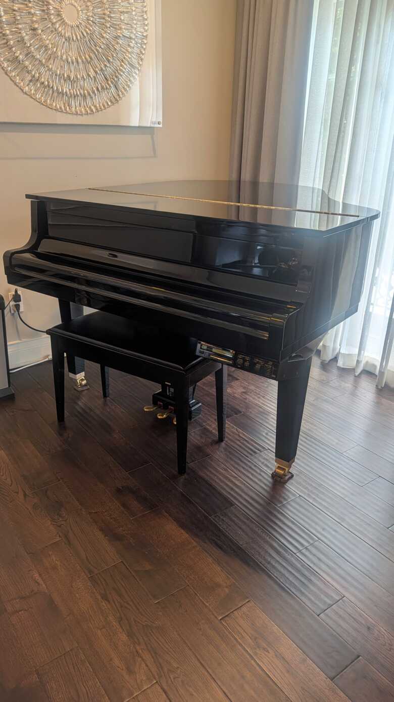Beautiful Yamaha Player baby Grand Disklavier Piano 
