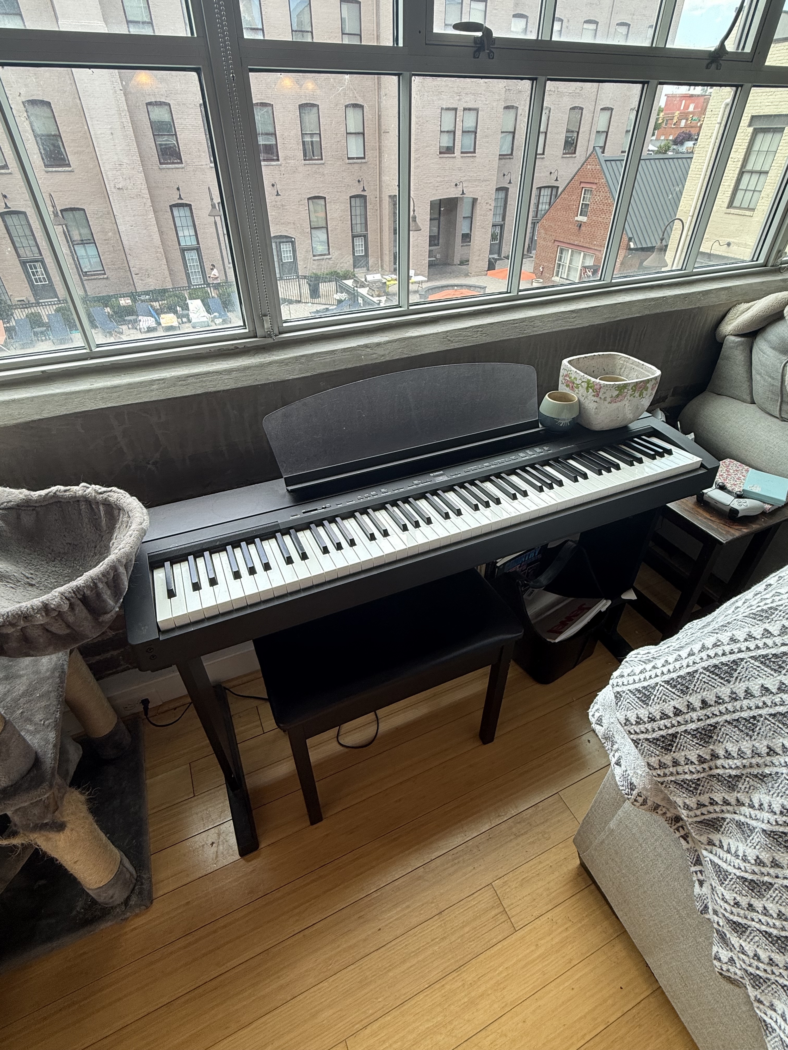 Yamaha P140 - Like New