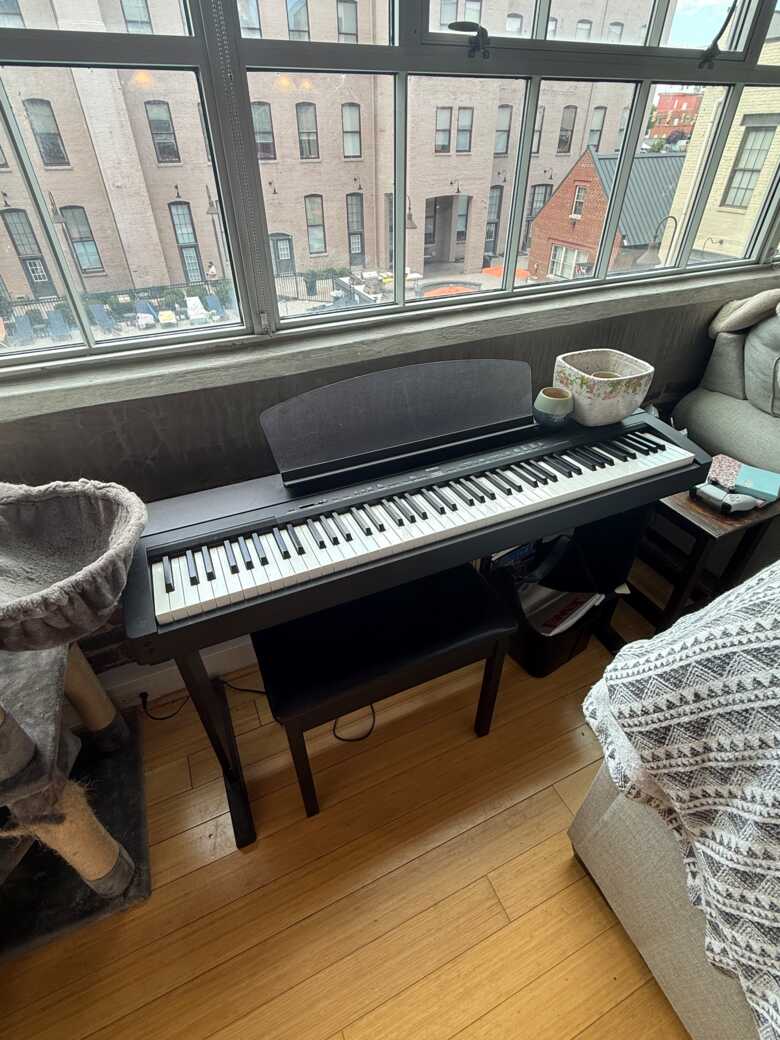 Yamaha P140 - Like New