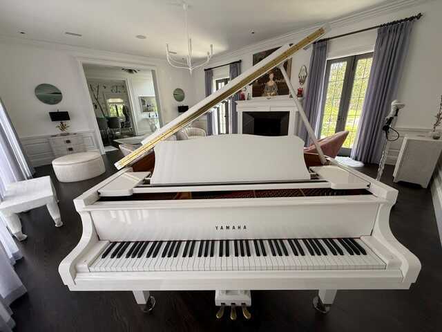 Yamaha GC1 High Gloss White