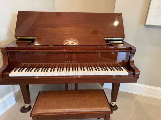 GB1 Baby Grand Piano - high-gloss polished Mahogany