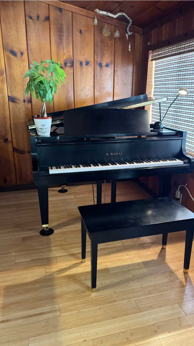Black Kawai Piano – Excellent Condition