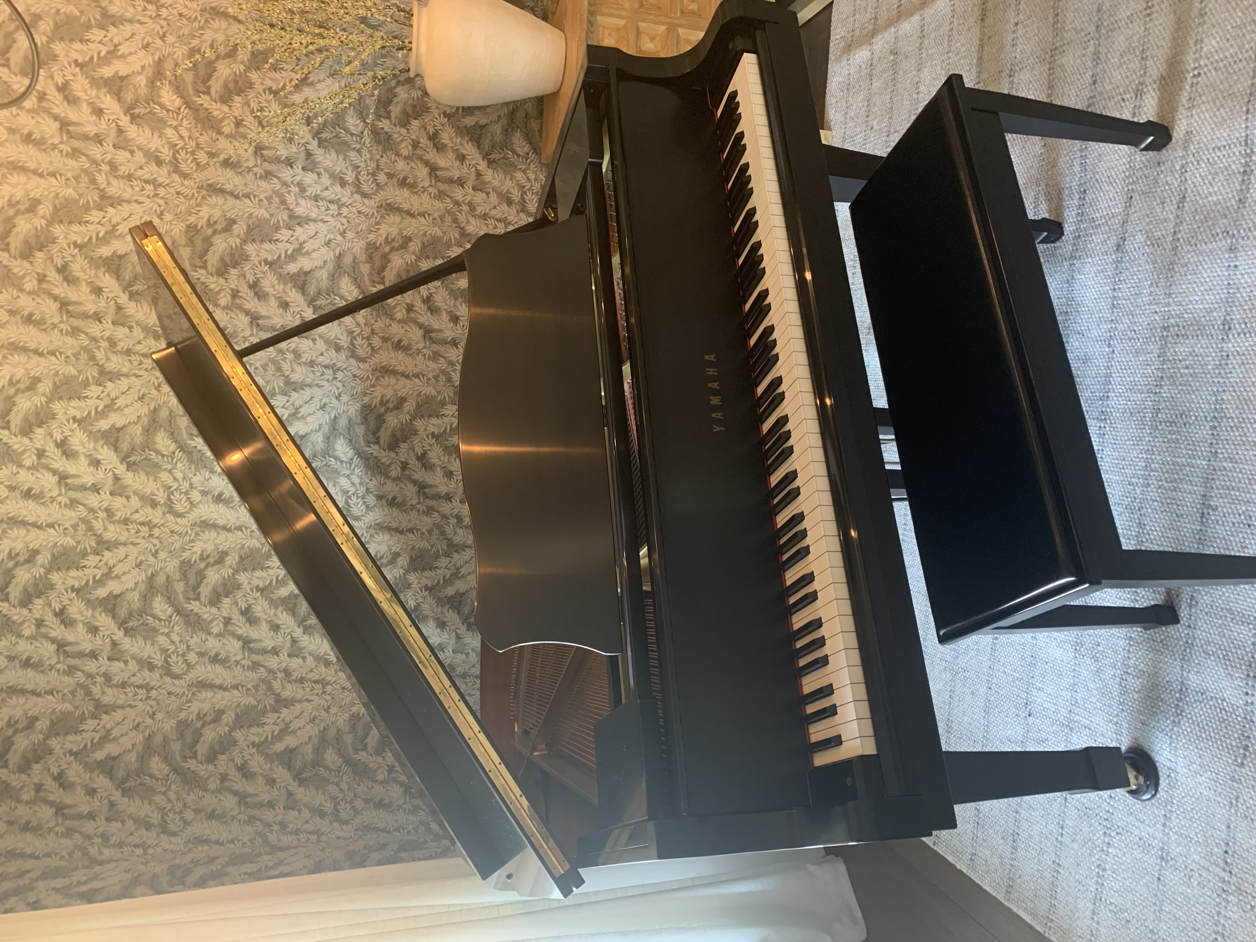 Yamaha G2 Satin Black w/Bench