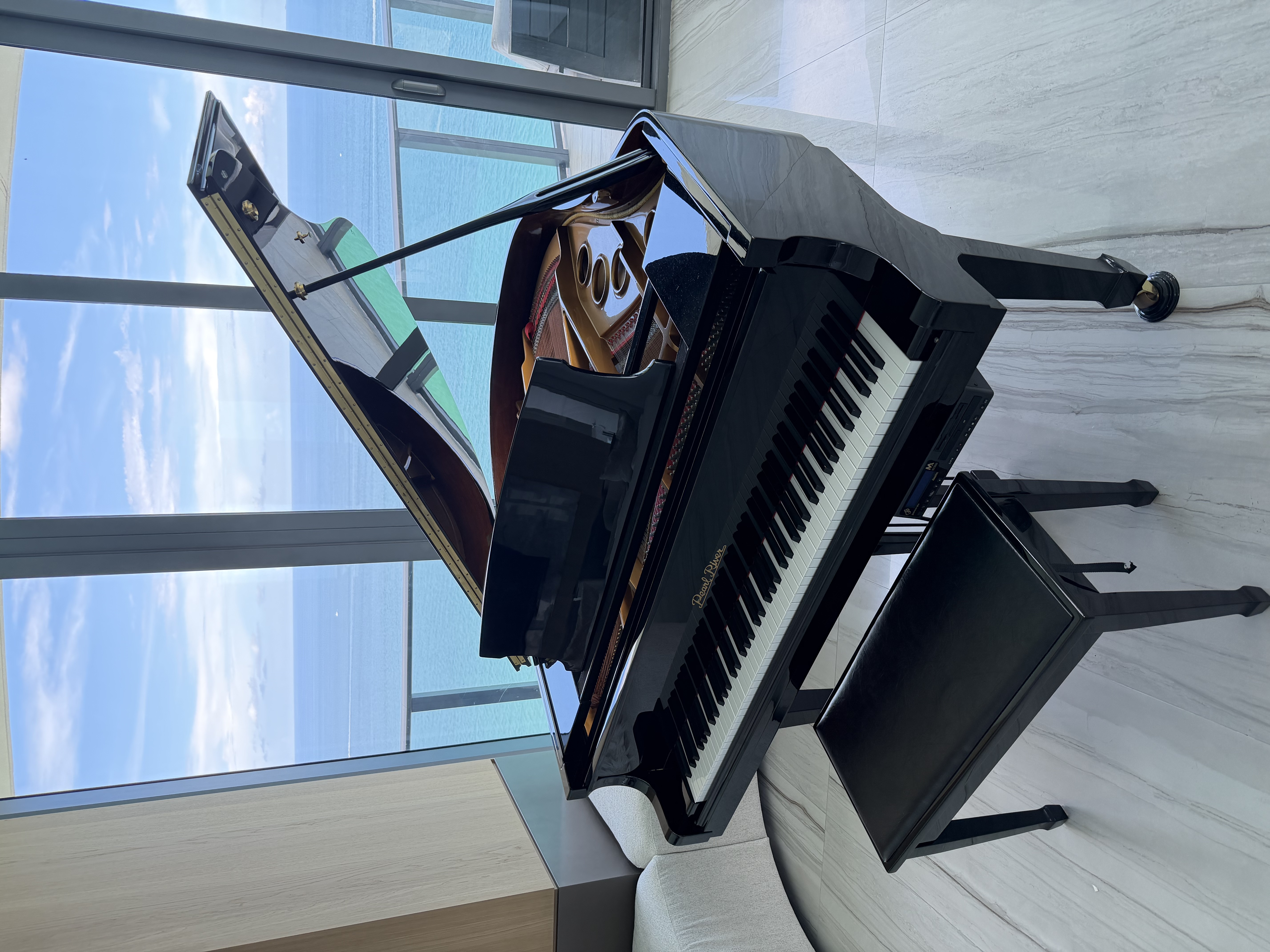 LIKE NEW Pearl River Baby Grand Piano with PianoDisc System