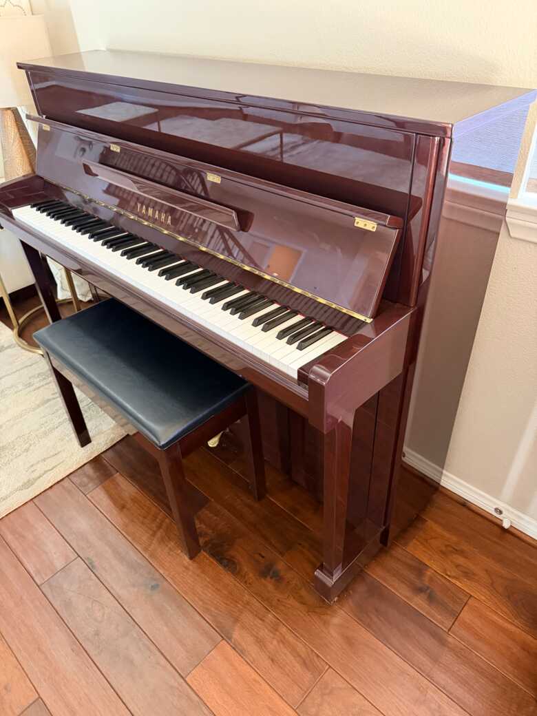 Yamaha upright piano like new!