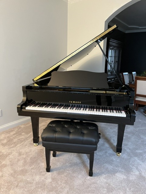 Black High Gloss Yamaha G3 Piano Pristine