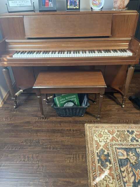 Beautiful 1966 Heintzman Elgin Grand Piano (Vertical Form) 