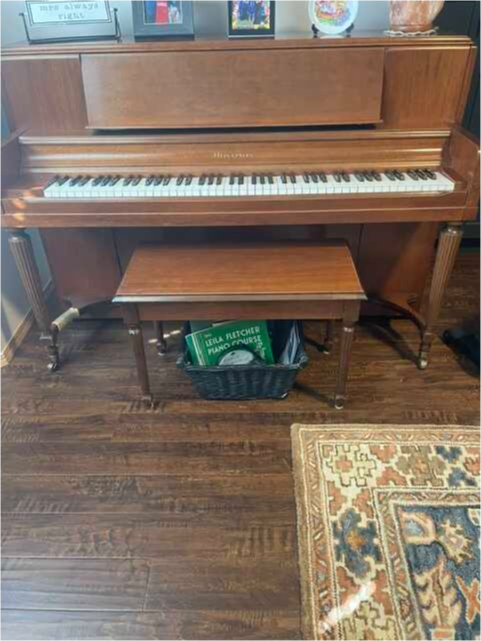 Beautiful 1966 Heintzman Elgin Grand Piano (Vertical Form) 
