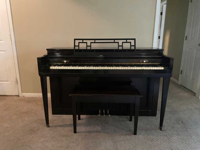 Gulbransen Spinet Piano – Dark Mahogany