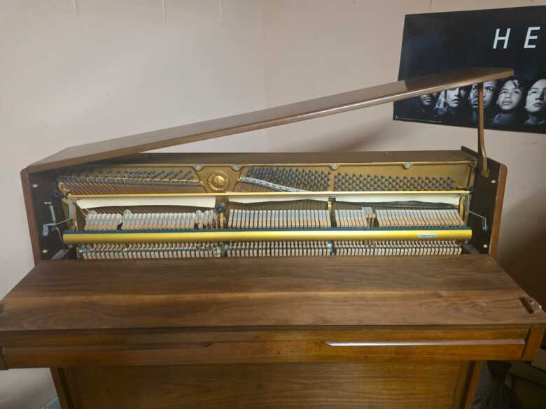 Yamaha U1 Upright Piano – Made in Japan – 1971