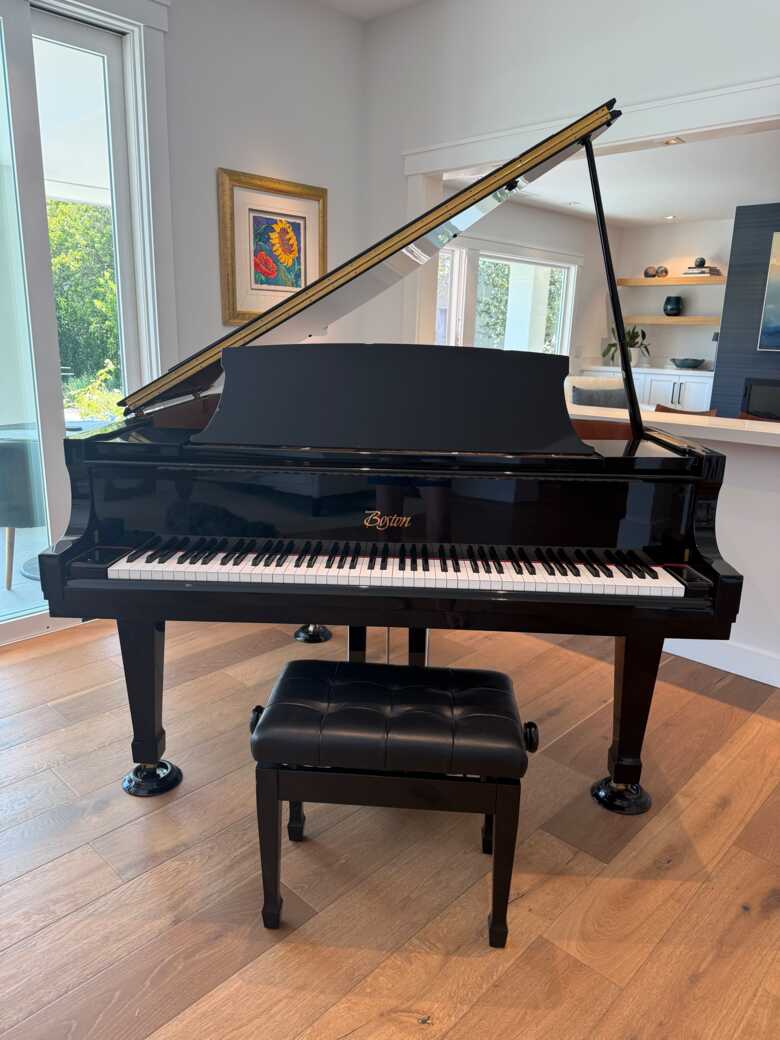 Boston Piano in Excellent Condition