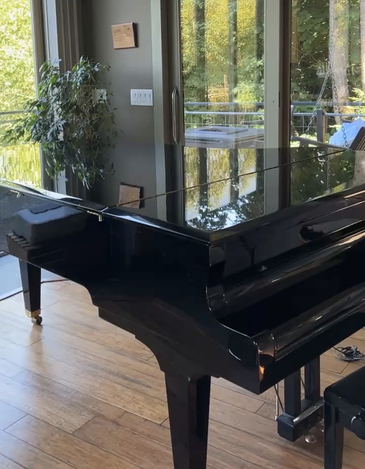 2007 German-Built Seiler 208 Semi-Concert Grand – 6’10”