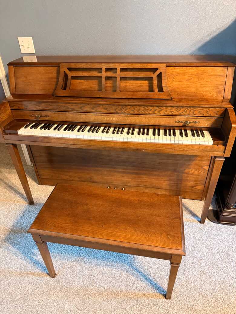 1985 Yamaha M302 42" console piano, oak. One owner.