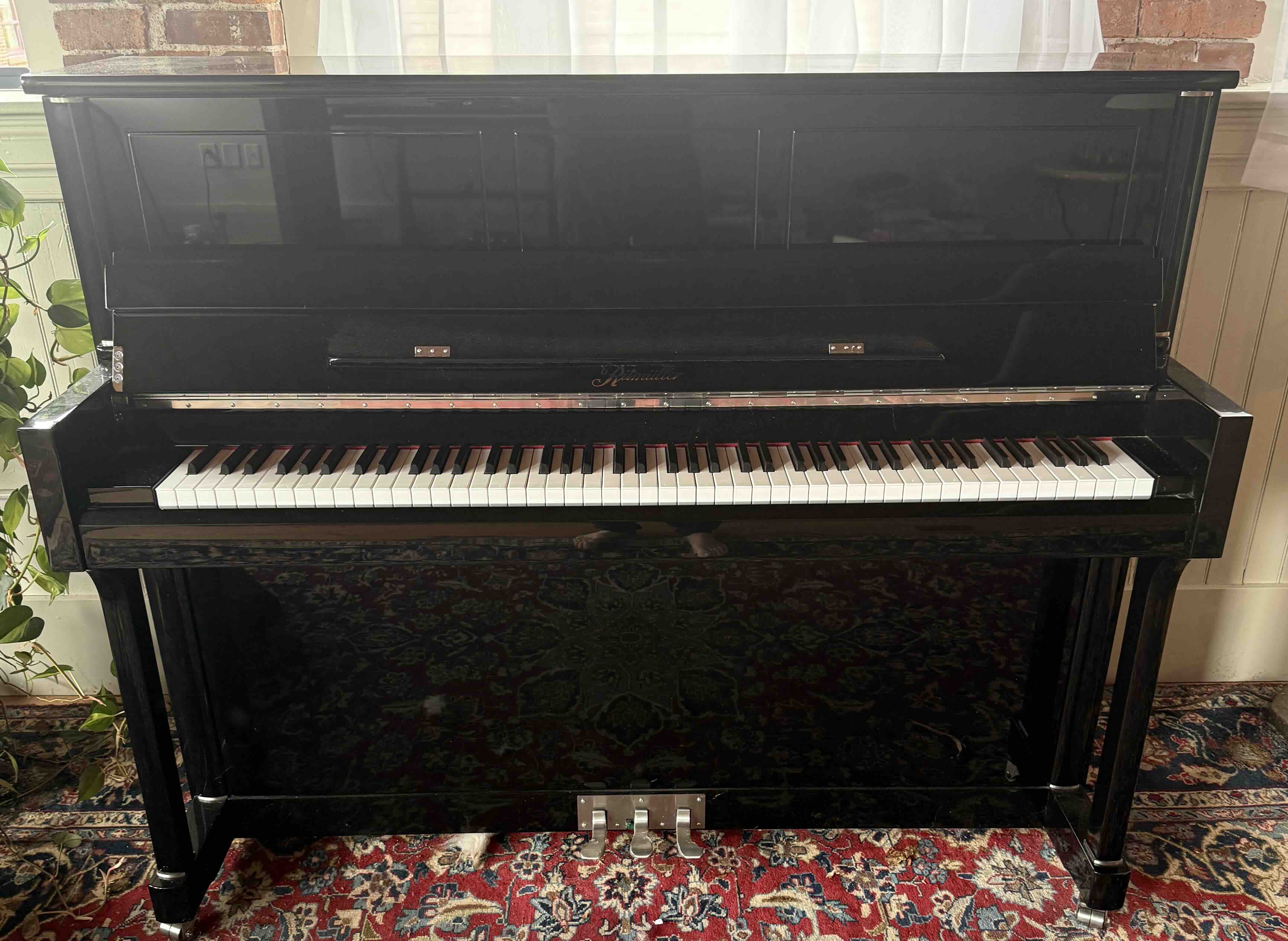 Ritmüller UH121RA Upright Piano – Mint Condition – Polished 