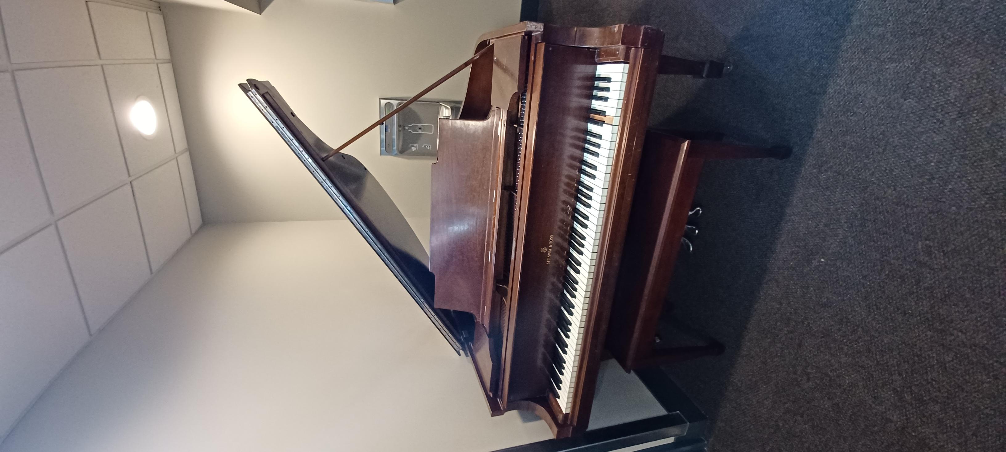 1923 Steinway & Sons Model M - Good Practice Piano!