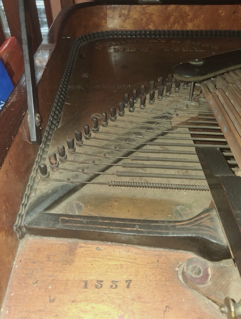 Steinway & Sons Baby Grand Piano Mahogany Brown 88 Keys 3 Pe